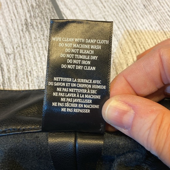 NWT‎ Blank NYC Women's Faux Leather Snap Front Black Midi Skirt Size 25 Pockets - Picture 7 of 7